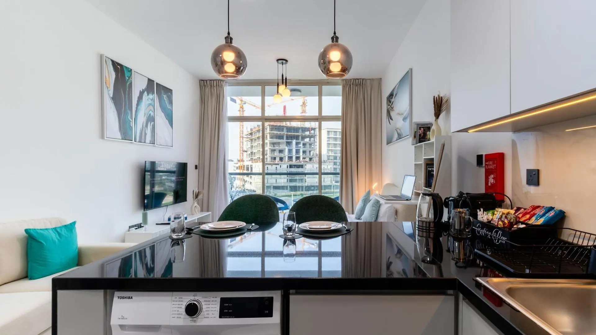 Queen Bed, Full Kitchen, New Unit Dubai 0*,